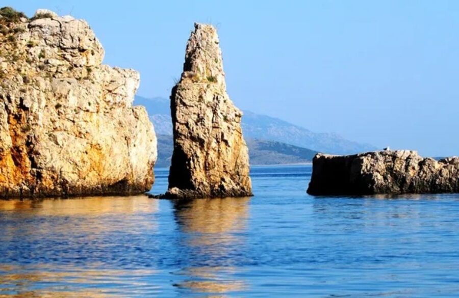 3,5h Wild Bays: Swim & Snorkel with Capt. Bobo (Public) - Leaving Punat for Krk’s open coast