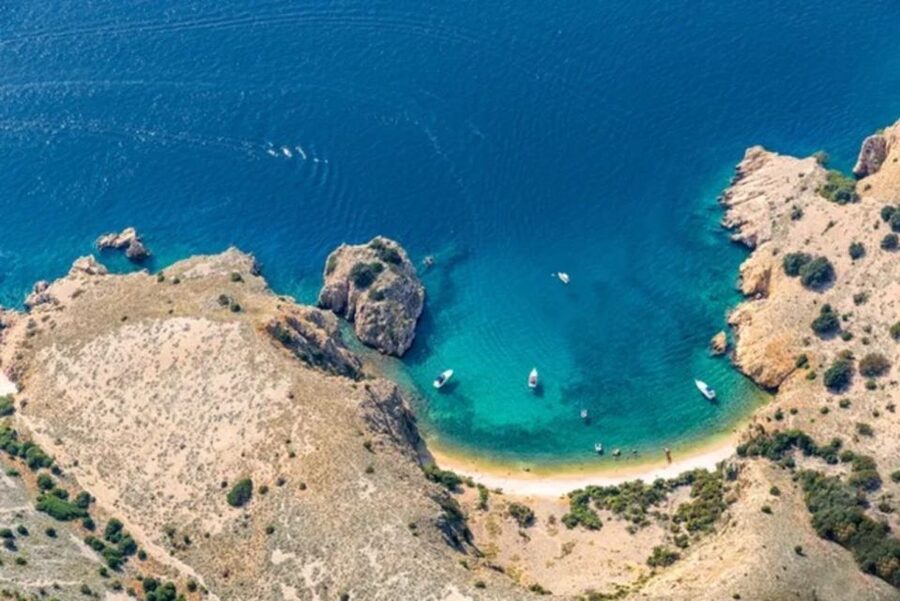 3,5h Wild Bays: Swim & Snorkel with Capt. Bobo (Public) - Two hours for swimming, snorkeling, and sun