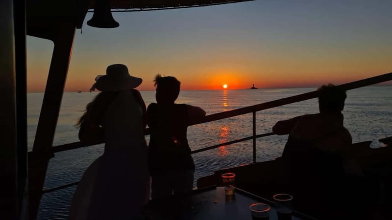 3hours Dolphin Sunset watching with unlimited drinks +dinner - Cruising the Medulin archipelago toward Kamenjak