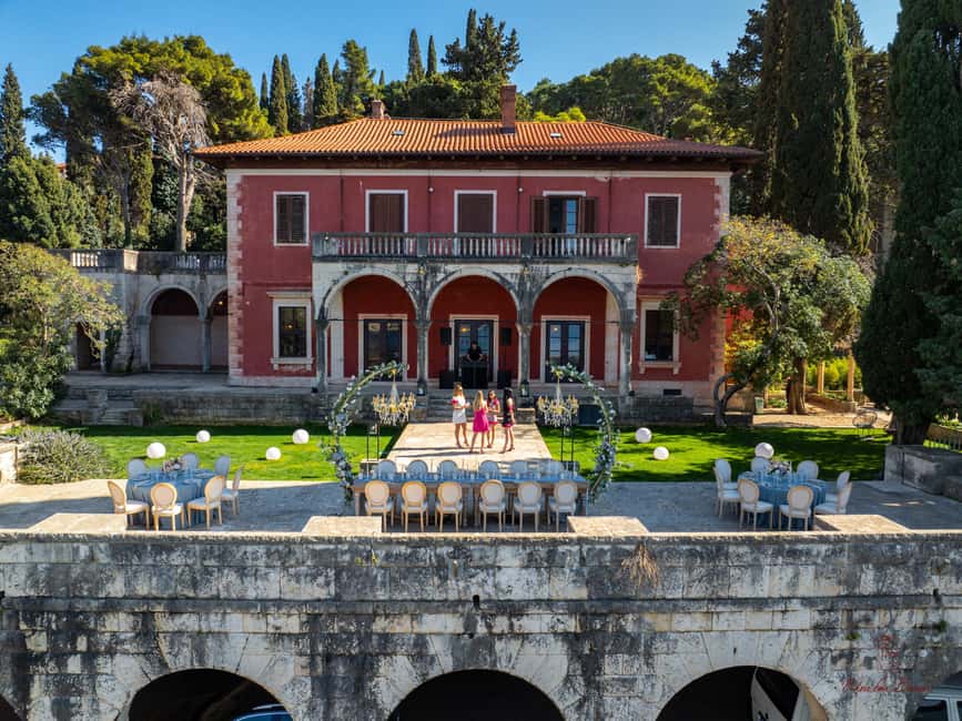 Banac Gallery Entrance with Coffee and Fresh Juice - The museum route and the story of the villa