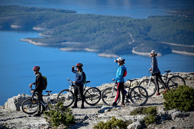 Biking Vidova - Skrip & museum of olive oil - Splitska - Postira - Key details that shape the ride