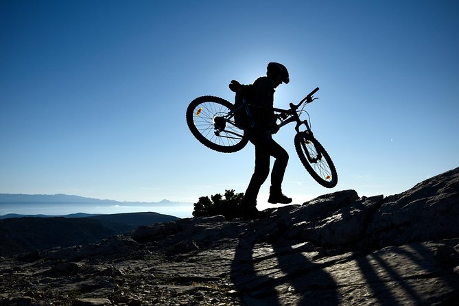 Biking Vidova - Skrip & museum of olive oil - Splitska - Postira - What the downhill route feels like