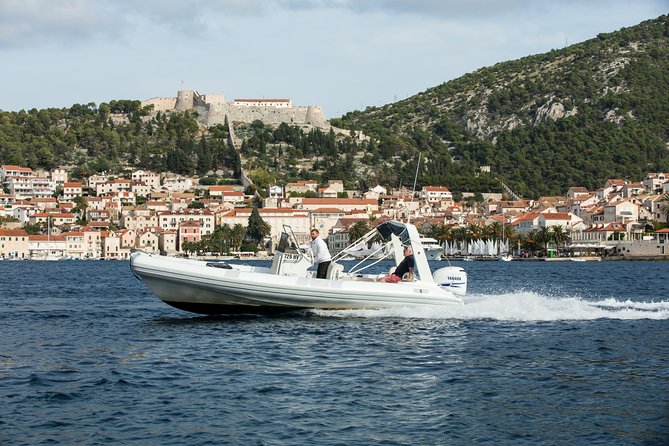 Blue and Green Cave private speed boat tour - Getting to the meeting point in Hvar