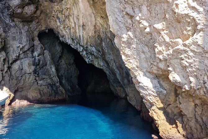 BLUE CAVE & 5 islands tour from Hvar - The speedboat ride, comfort, and sea conditions