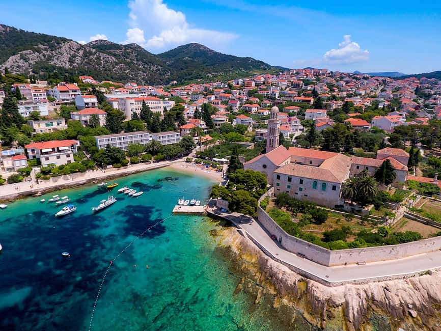 Blue Cave & Island Treasures: Komiža & 5 Gems Boat Tour - Stiniva Cove and its narrow entrance