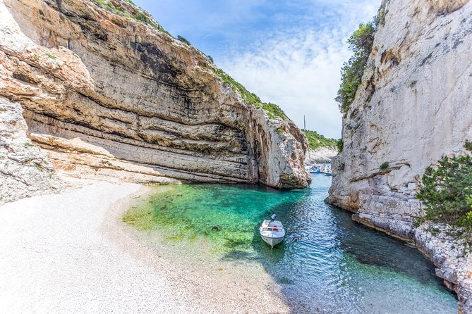 Blue Cave & Pakleni islands Private Tour - Two hours among the Pakleni Islands