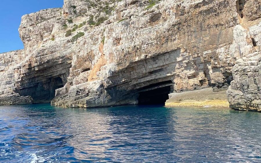 Blue Cave speedboat trip from Trogir - Hvar town combines landmarks and free time