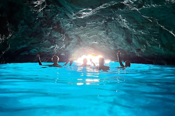 Blue & Green cave,Šunj beach - with drinks small group speedboat - Key things to know before you book
