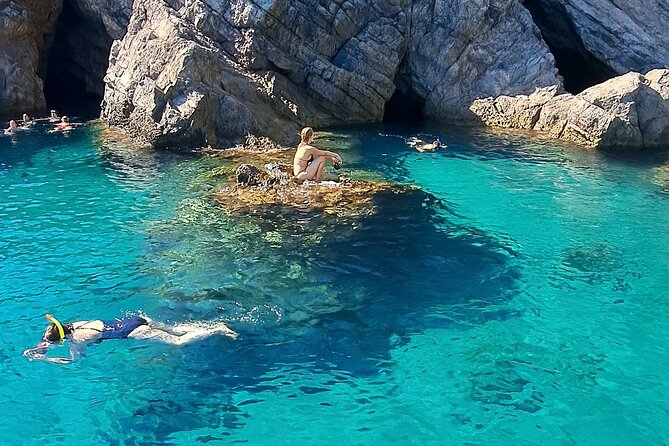 Blue & Green cave,Šunj beach - with drinks small group speedboat - Two islands, three swimming stops, one useful half-day