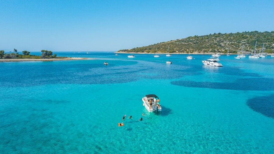 Blue Lagoon and hidden gems of island Šolta - Stomorska is the lunch stop