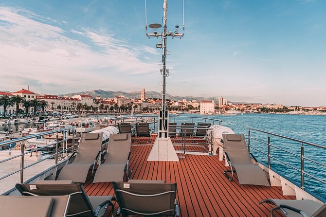 Blue Lagoon, Borkko Beach & Šolta from Split with LUNCH & DRINKS - Lunch, drinks, and what the price includes