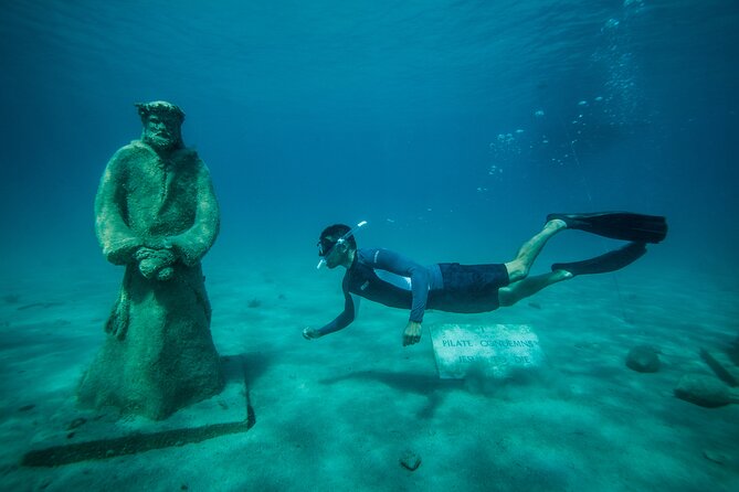 Blue Lagoon & Underwater Museum from Split with Lunch & Drinks - Lunch, wine, and the onboard bar
