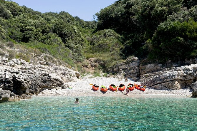 BOAT & KAYAK! Sea Adventure - Snorkeling & Cliff Jumps - The hidden beach break