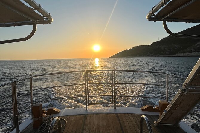 Boat Tour at Delfina Hvar - The included food is simple and useful