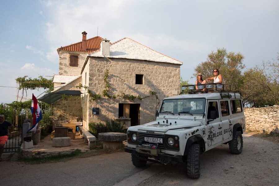 Brač: Island Exploration Tour by Four-Wheel Drive Jeep - Donji Humac and the echoing stone quarry