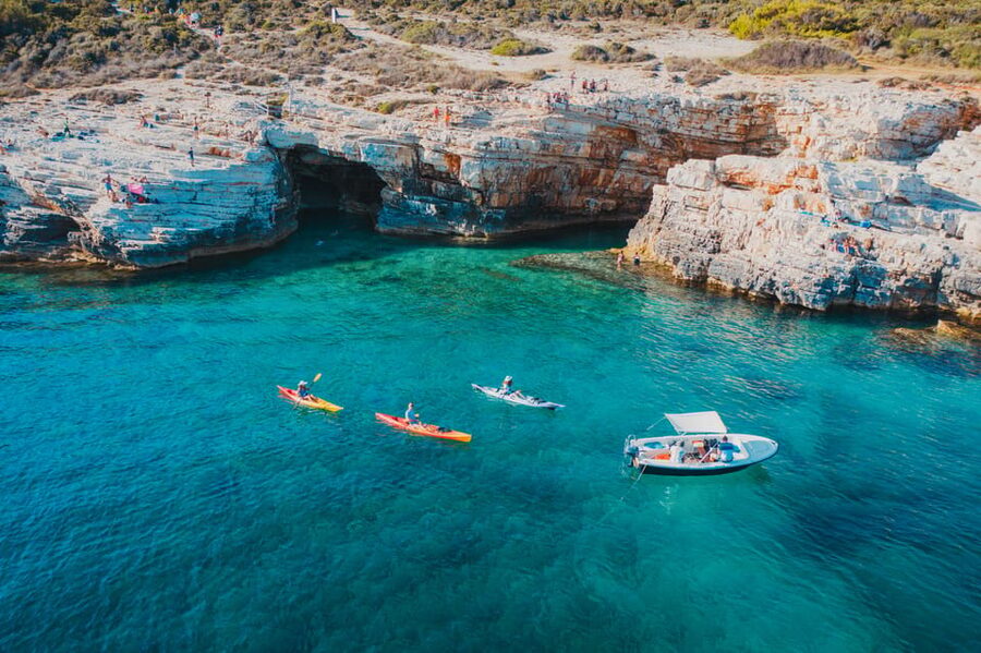 Cape Kamenjak: Cave and Safari Experience by Kayak - Choosing a cliff jump from 1 to 7 meters