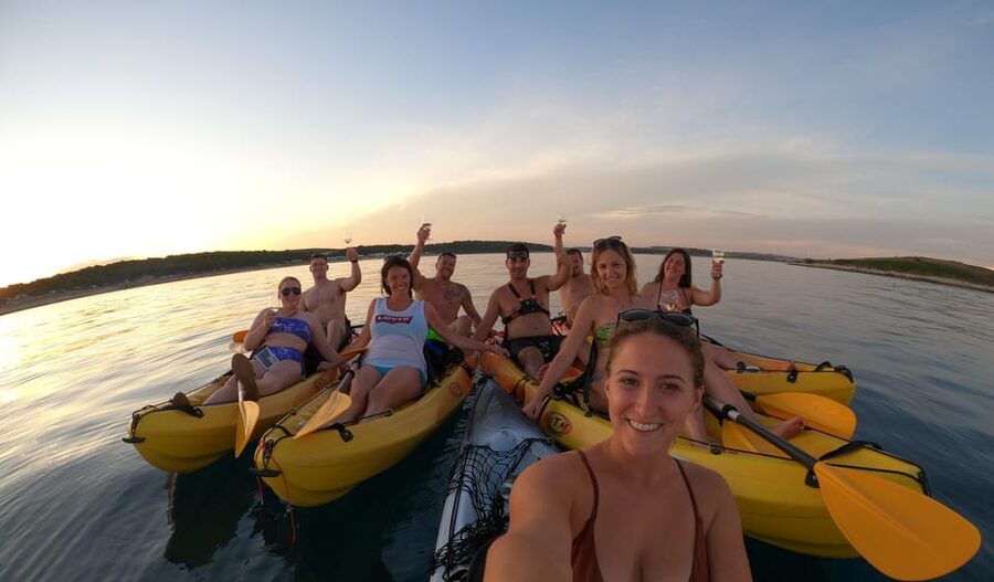 Cape Kamenjak: Sunset Kayak/SUP Wine Tour - Why this Cape Kamenjak tour works so well at sunset