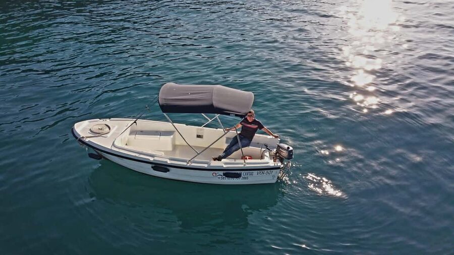 Cavtat: Boat Rental - Setting out from Tiha Bay in Cavtat