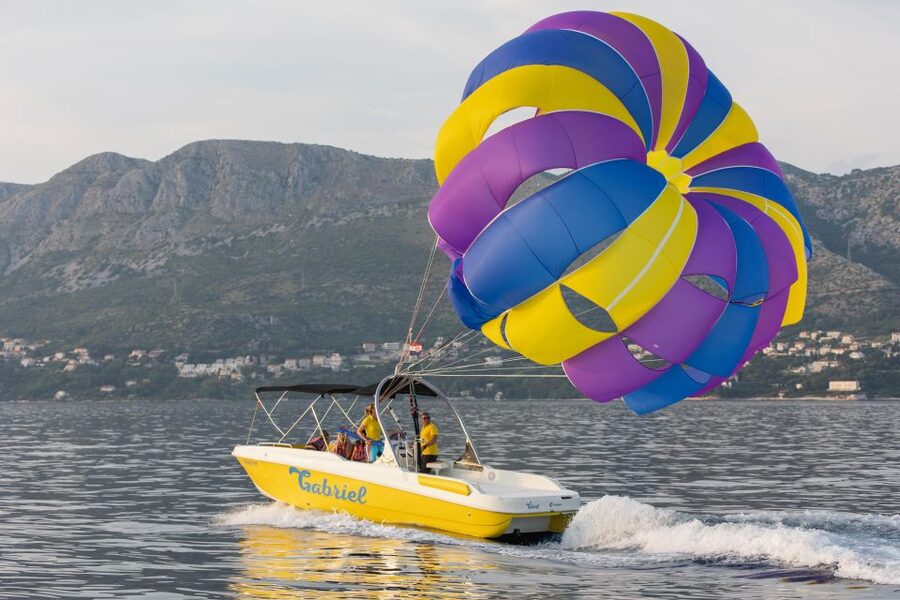 Cavtat: Parasailing - The short flight above Cavtat