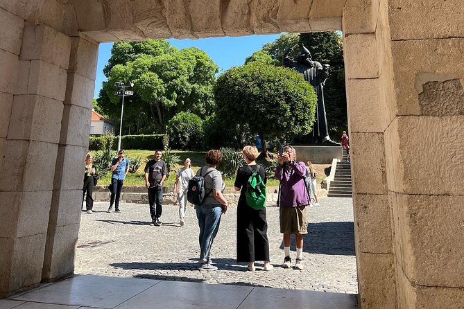 Coffee, storytelling & walk - The best private tour of Split - The Golden Gate and the statue of Grgur Ninski