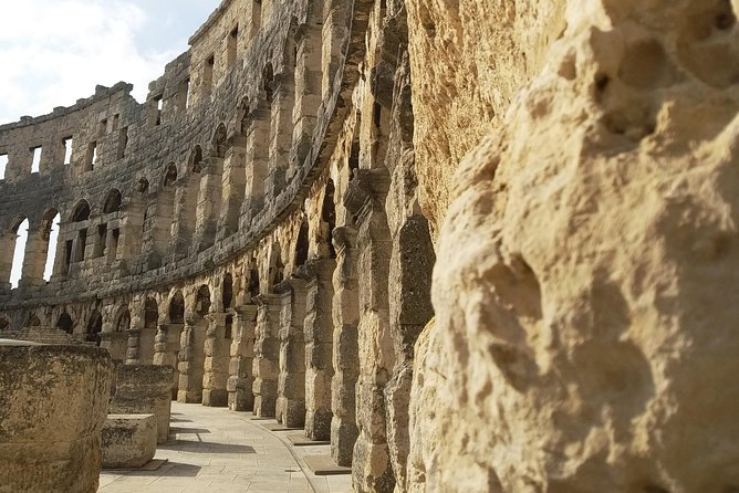 Curiosities and secrets of Pula - The Pula Amphitheatre: 45 minutes with gladiators and stonework