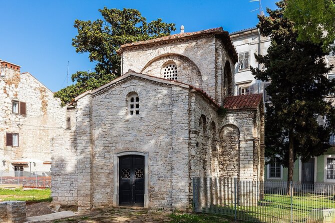 Discover the Essence of Pula: Private Tour with a Local Pro - What the guide adds to the experience