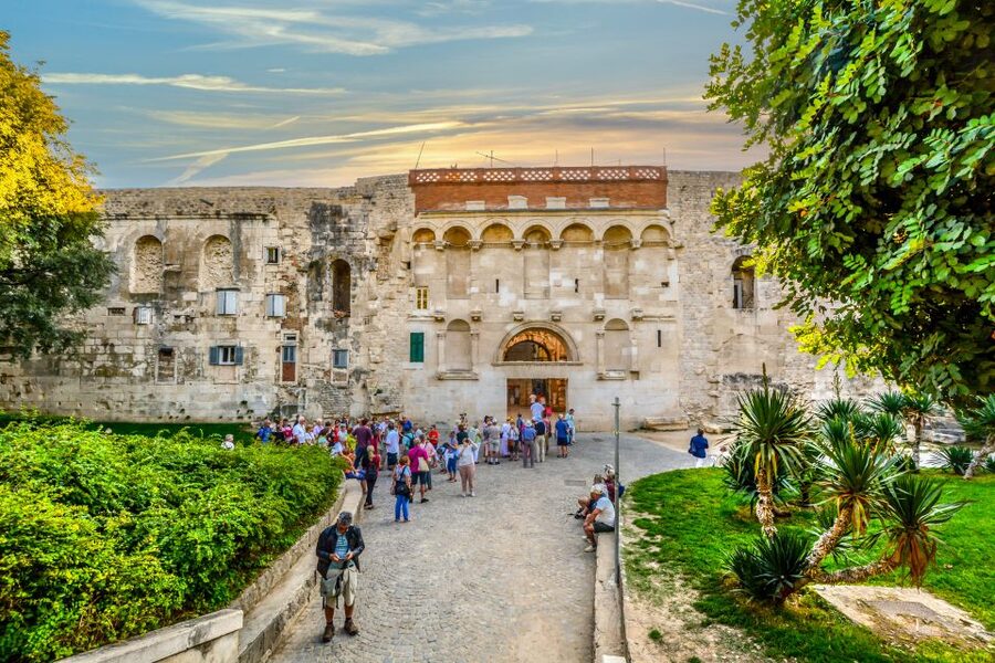 Discover The Old Town Split 1.5h walking Small group tour - The guides make the short format work