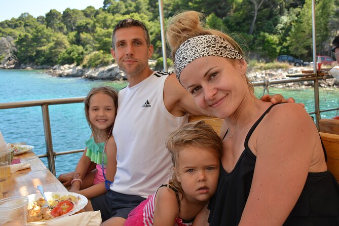 Dubrovnik: 3 Islands Boat Tour with Lunch & drinks(FR, ES, EN) - Koločep: small coves and the final swim