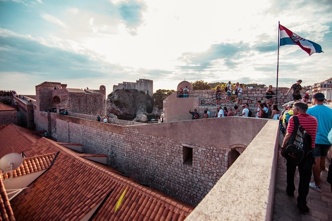 Dubrovnik: Ancient City Walls & Wars Walking Tour - Group size, headsets, and guide quality