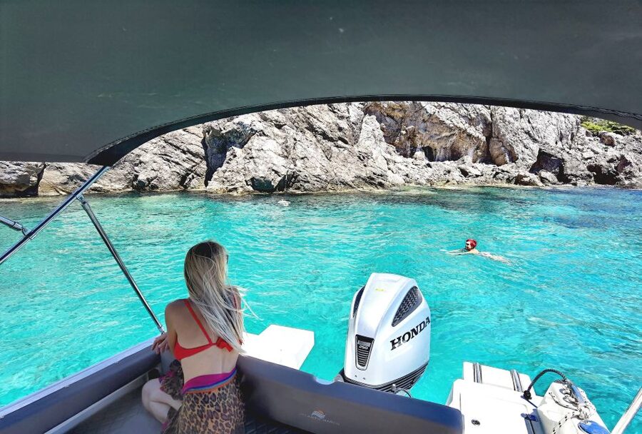 Dubrovnik: Blue Cave & Sunj Beach Boat Tour with Drinks - A shared boat with a social feel