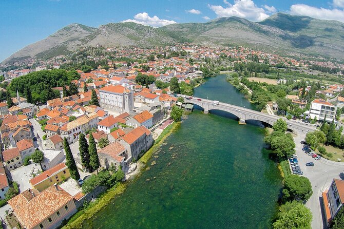 Dubrovnik Bosnia-Herzegovina Half-Day Wine Tour with Tastings - The optional peka lunch by the river
