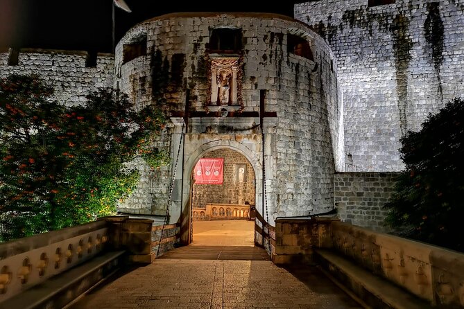 Dubrovnik By Night Walking Tour - Gundulić Square and the Jesuit Steps