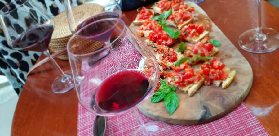 Dubrovnik: Croatian Food, Wine & Old Town Highlights Tour - Old Town stories between meals