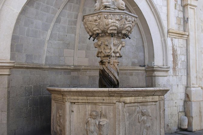 Dubrovnik Discovery Old Town Walking Tour - Luza Square and the city’s central symbols