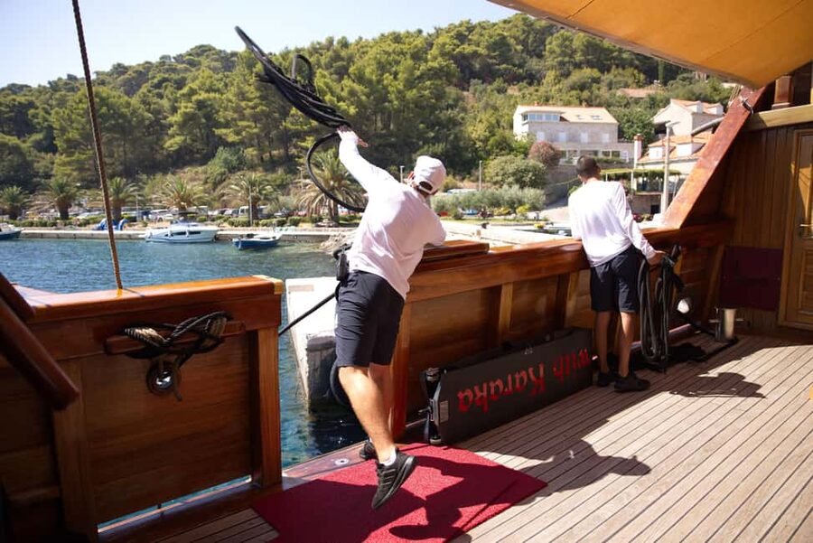 Dubrovnik: Elaphite Island Hopping Cruise on Karaka Ship - Setting sail from Dubrovnik on the Karaka