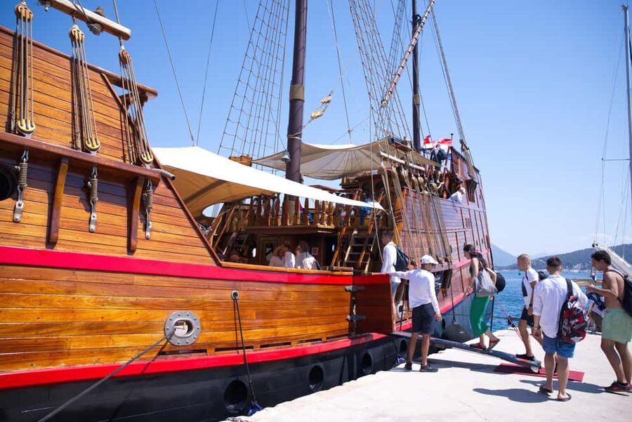 Dubrovnik: Elaphite Island Hopping Cruise on Karaka Ship - Lopud: three hours to make your own day