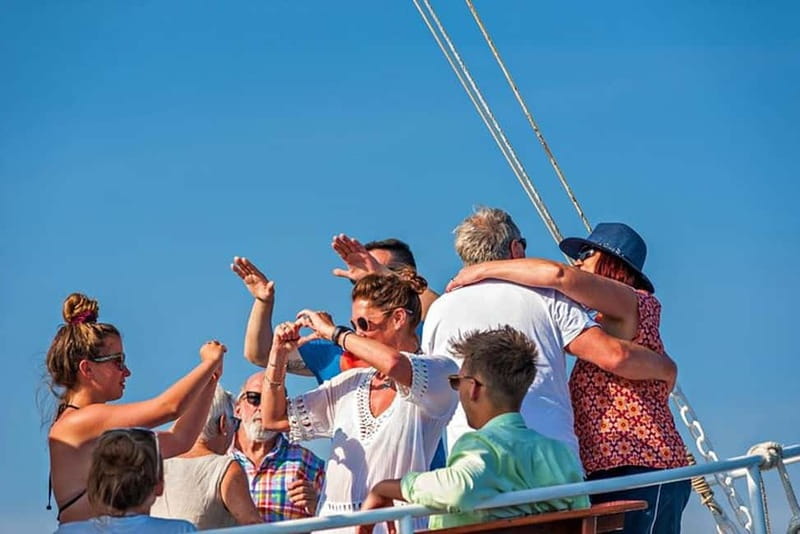Dubrovnik: Elaphite Islands Cruise with Lunch and Drinks - Lopud: three hours for lunch, beach time, and a longer walk