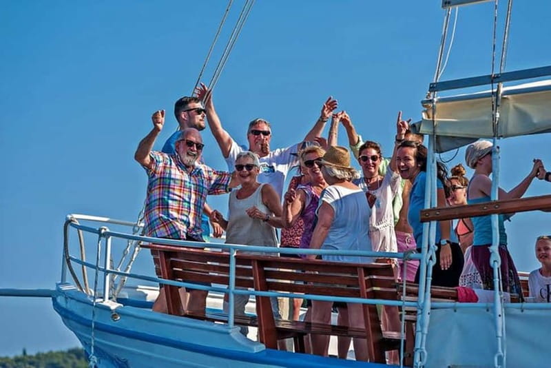 Dubrovnik: Elaphite Islands Cruise with Lunch and Drinks - Food, drinks, and the value of the open bar