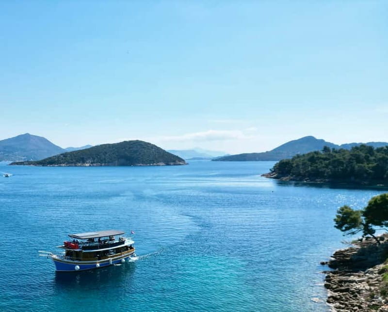 Dubrovnik: Elaphite Islands Cruise with Lunch and Drinks - The boat atmosphere and seating advice