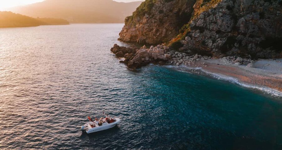 Dubrovnik:Elaphiti Islands and caves Private Speedboat Tour - Šunj Beach brings sand and a change of pace