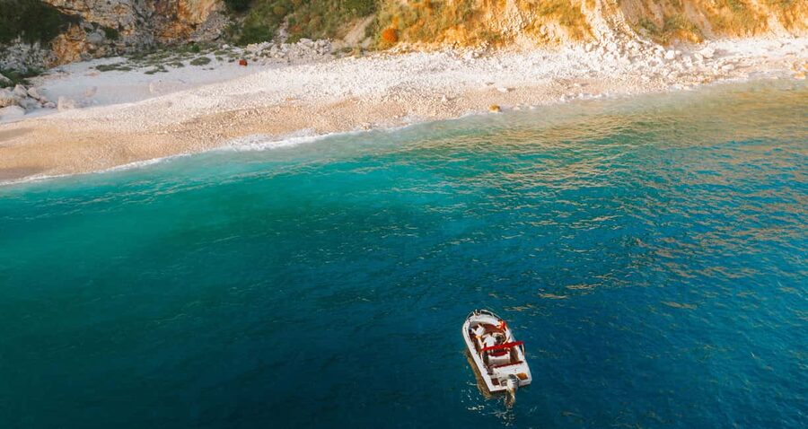 Dubrovnik:Elaphiti Islands and caves Private Speedboat Tour - Boat comforts and what is not included