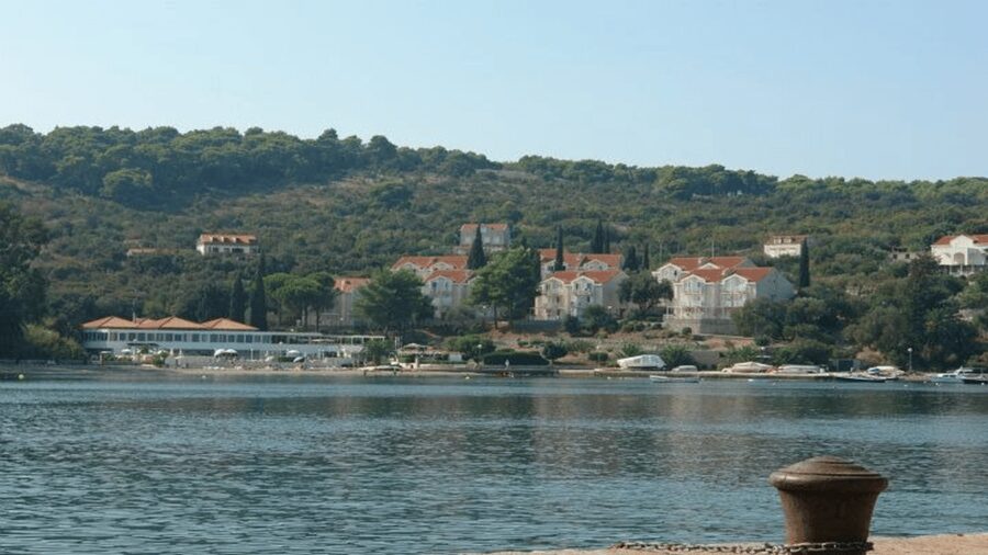 Dubrovnik: Elaphiti Islands Boat Cruise with Lunch & Drinks - The return cruise is part of the experience