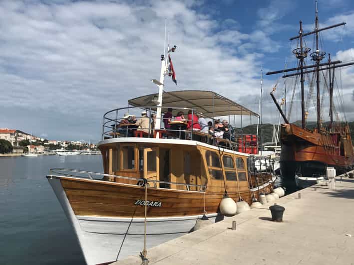 Dubrovnik: Elaphiti Islands Boat Cruise with Lunch & Drinks - The crew keeps the day moving