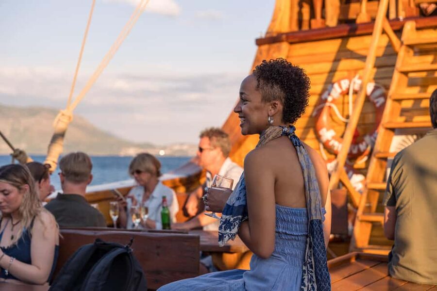Dubrovnik: Galleon Sunset Cruise with a Live Guide & Drink - Why the 1.5-hour length works well
