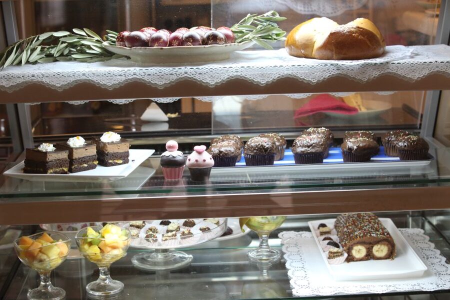 Dubrovnik Gastronomy: 3-Hour Food and Wine Tour - The first restaurant stop: a useful introduction to local food