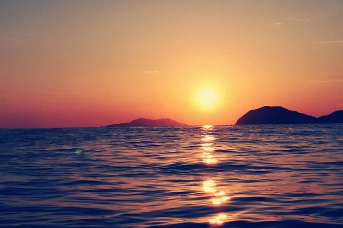 Dubrovnik: Golden Hour Sunset Cruise with Drinks - Cold-weather advice for an open-water sunset