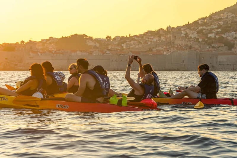 Dubrovnik: Guided Sunset Sea Kayaking with Snacks and Wine - The return along the Old Town