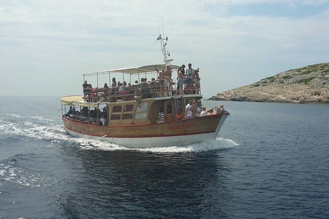 Dubrovnik Islands Boat Tour with Lunch and Unlimited Drinks - Unlimited drinks and the social pace