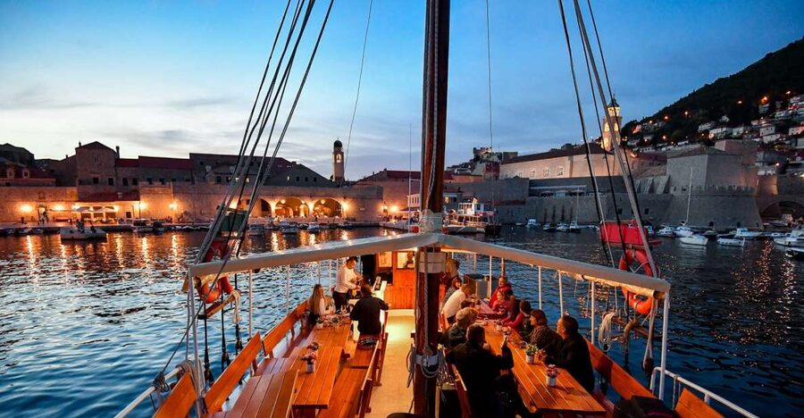 Dubrovnik: Old Town Cruise with Lunch - Lunch built around local fish