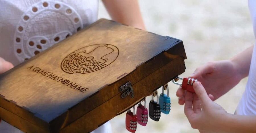 Dubrovnik: Old Town History Outdoor Escape Game - Following the book through eight locations